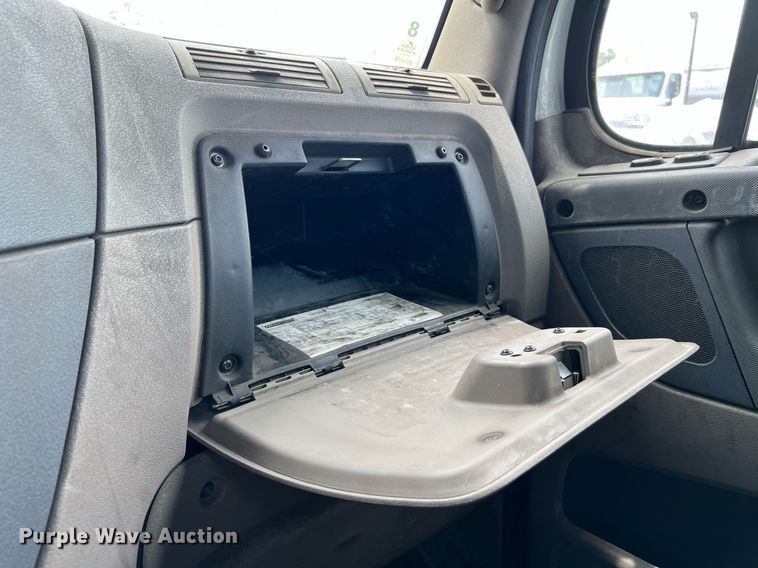 image for item MF9969 2012 Freightliner Cascadia 125  semi truck