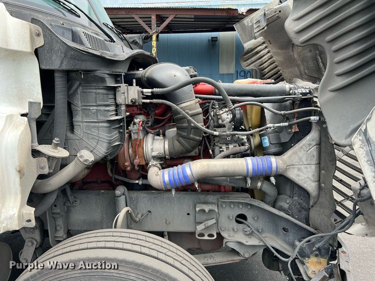 image for item MF9969 2012 Freightliner Cascadia 125  semi truck