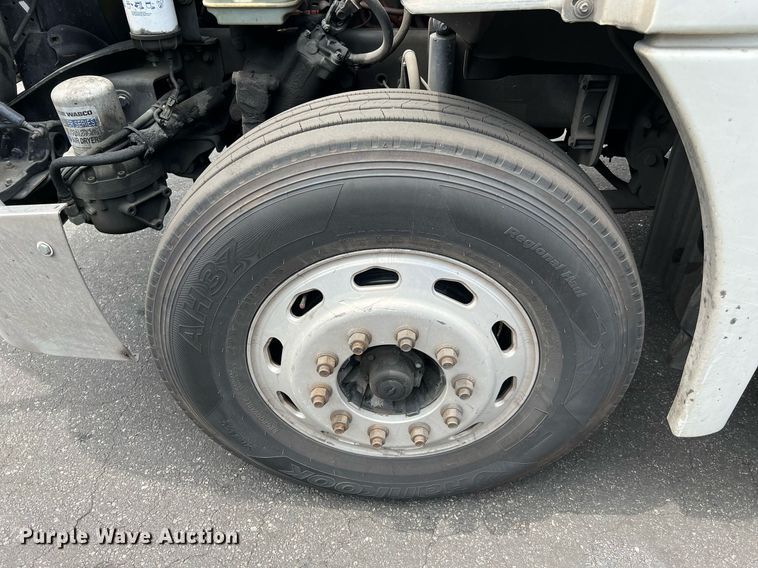 image for item MF9969 2012 Freightliner Cascadia 125  semi truck