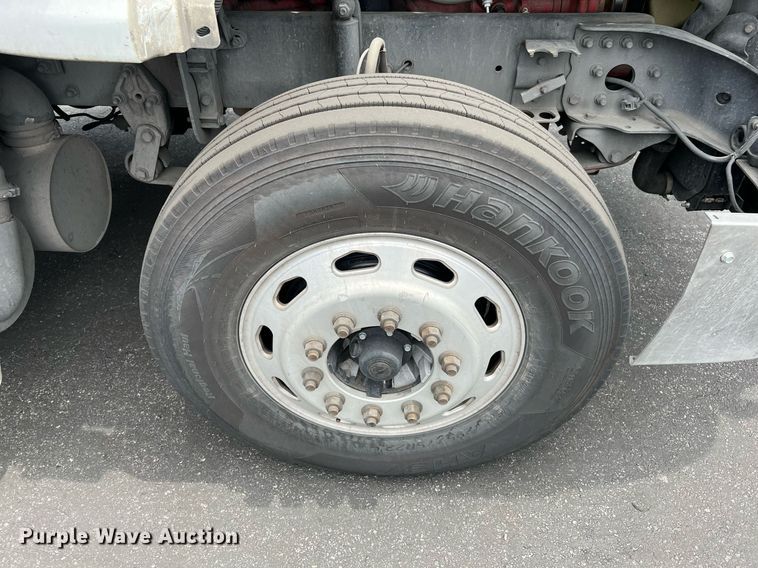 image for item MF9969 2012 Freightliner Cascadia 125  semi truck