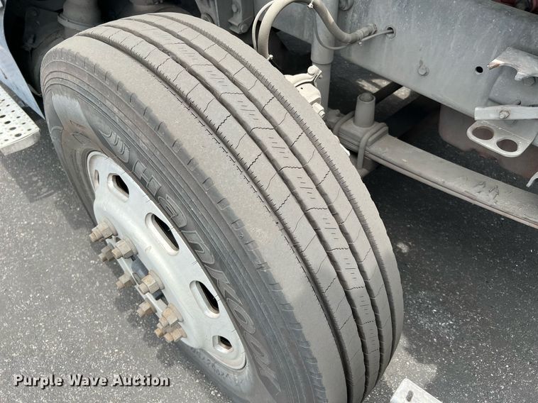 image for item MF9969 2012 Freightliner Cascadia 125  semi truck