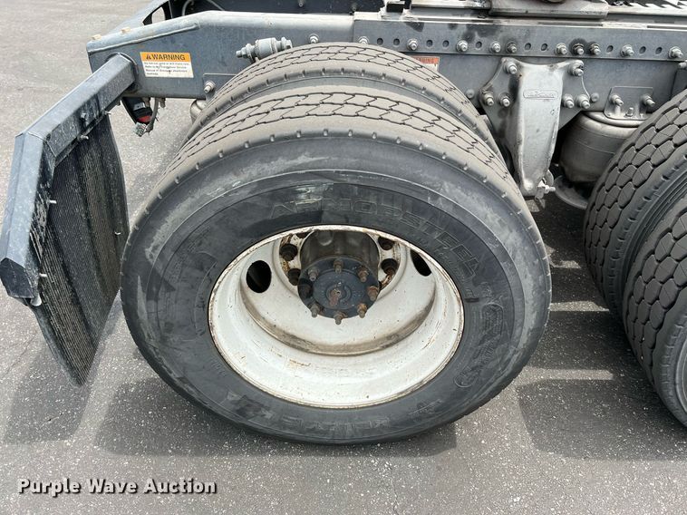 image for item MF9969 2012 Freightliner Cascadia 125  semi truck