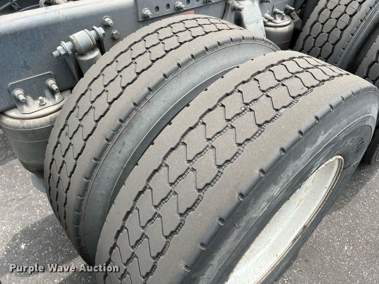 image for item MF9969 2012 Freightliner Cascadia 125  semi truck