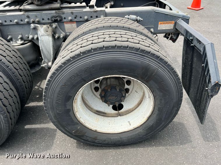 image for item MF9969 2012 Freightliner Cascadia 125  semi truck