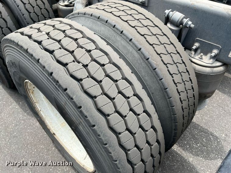 image for item MF9969 2012 Freightliner Cascadia 125  semi truck