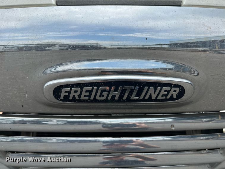 image for item MF9969 2012 Freightliner Cascadia 125  semi truck
