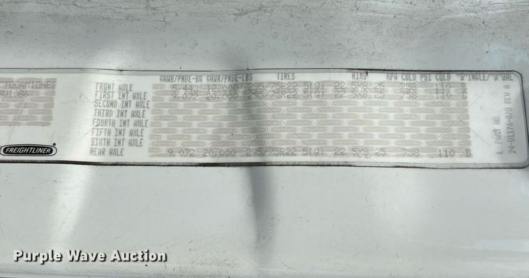 image for item MF9969 2012 Freightliner Cascadia 125  semi truck