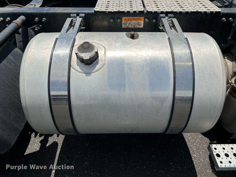 image for item MF9970 2013 Freightliner Cascadia 113  semi truck