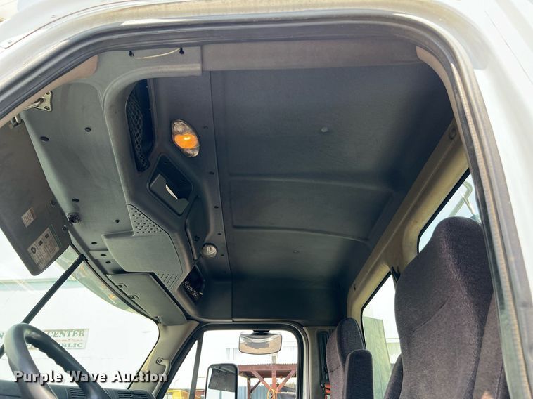 image for item MF9970 2013 Freightliner Cascadia 113  semi truck