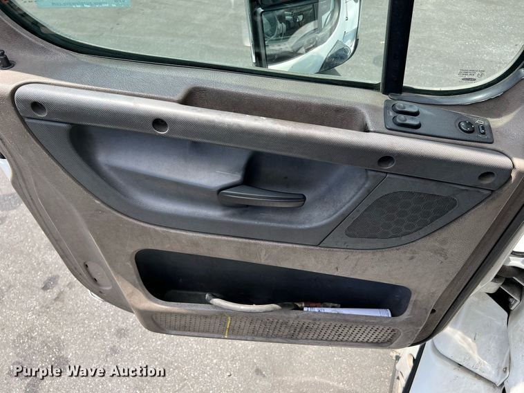 image for item MF9970 2013 Freightliner Cascadia 113  semi truck