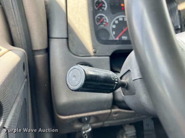 image for item MF9970 2013 Freightliner Cascadia 113  semi truck