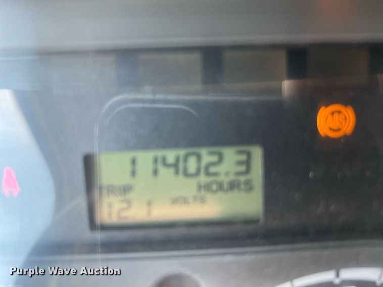 image for item MF9970 2013 Freightliner Cascadia 113  semi truck