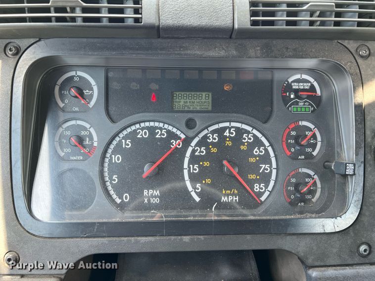 image for item MF9970 2013 Freightliner Cascadia 113  semi truck