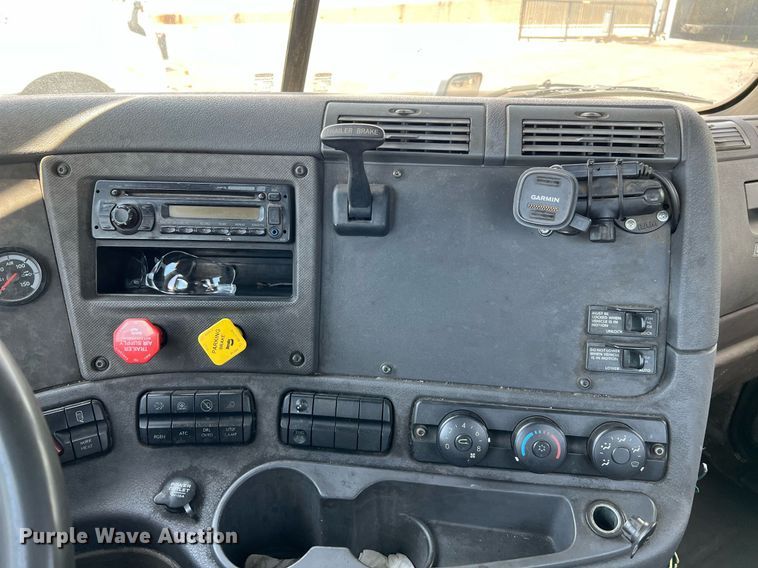 image for item MF9970 2013 Freightliner Cascadia 113  semi truck