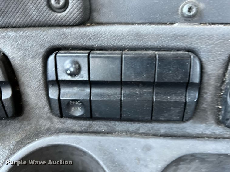 image for item MF9970 2013 Freightliner Cascadia 113  semi truck