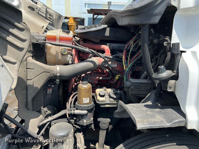 image for item MF9970 2013 Freightliner Cascadia 113  semi truck