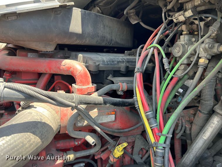 image for item MF9970 2013 Freightliner Cascadia 113  semi truck