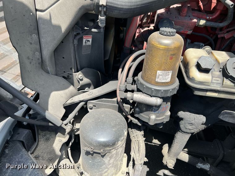 image for item MF9970 2013 Freightliner Cascadia 113  semi truck