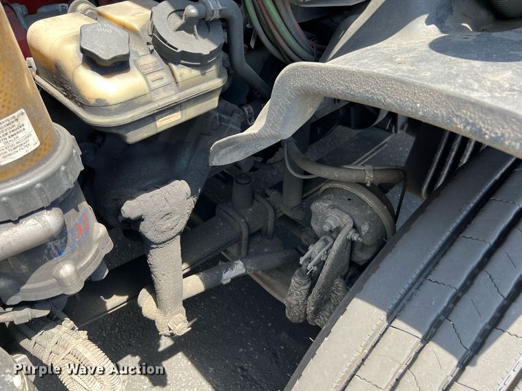 image for item MF9970 2013 Freightliner Cascadia 113  semi truck