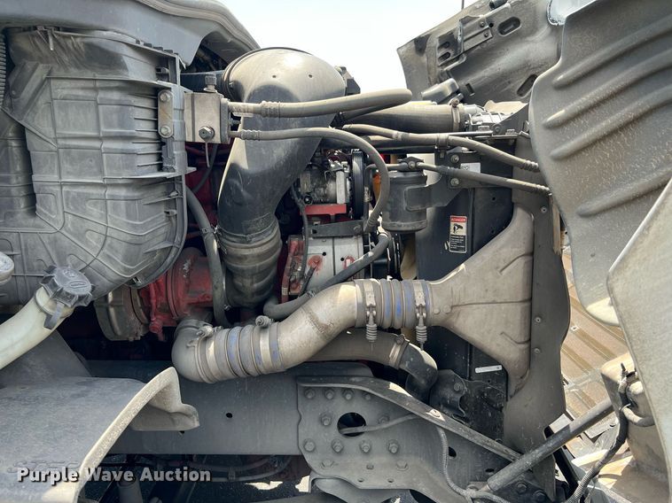 image for item MF9970 2013 Freightliner Cascadia 113  semi truck