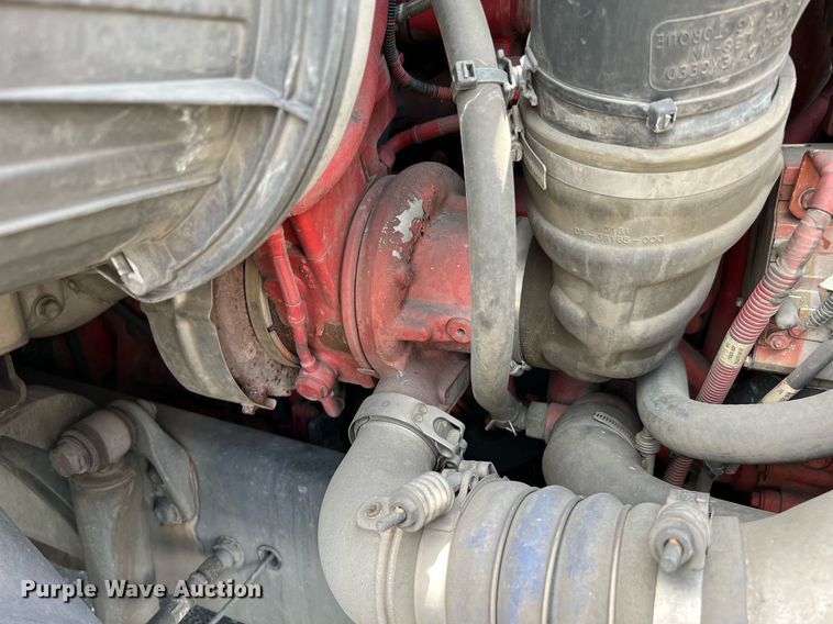 image for item MF9970 2013 Freightliner Cascadia 113  semi truck