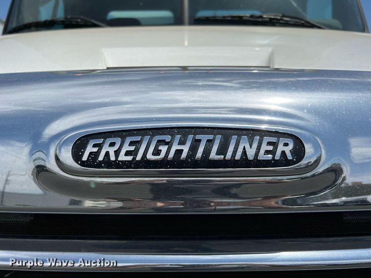 image for item MF9970 2013 Freightliner Cascadia 113  semi truck