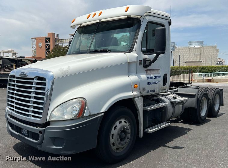 image for item MF9971 2012 Freightliner Cascadia  semi truck