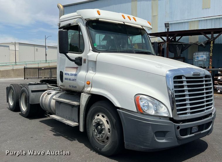 image for item MF9971 2012 Freightliner Cascadia  semi truck