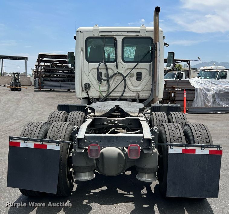 image for item MF9971 2012 Freightliner Cascadia  semi truck