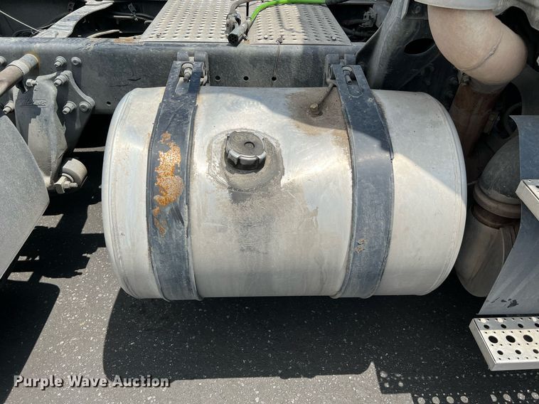 image for item MF9971 2012 Freightliner Cascadia  semi truck