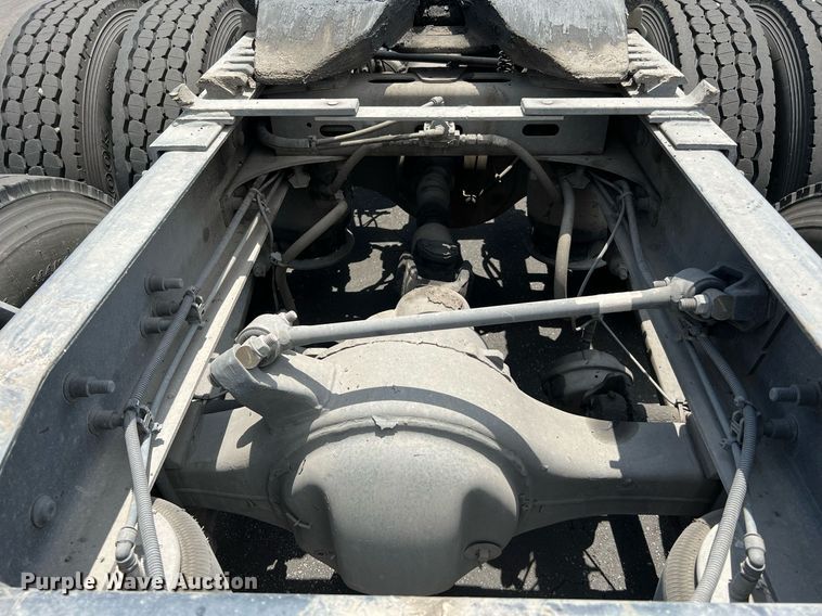 image for item MF9971 2012 Freightliner Cascadia  semi truck