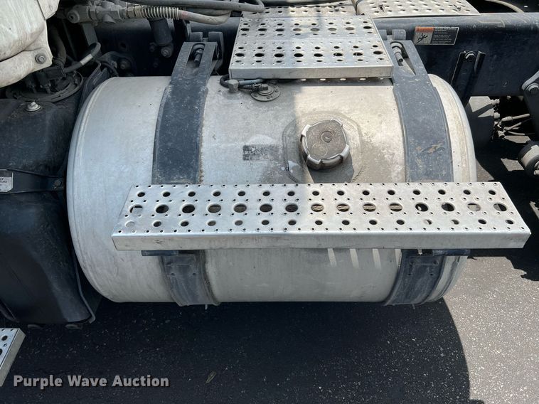 image for item MF9971 2012 Freightliner Cascadia  semi truck