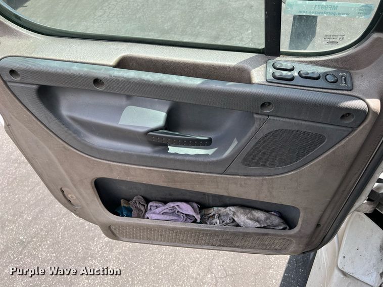 image for item MF9971 2012 Freightliner Cascadia  semi truck