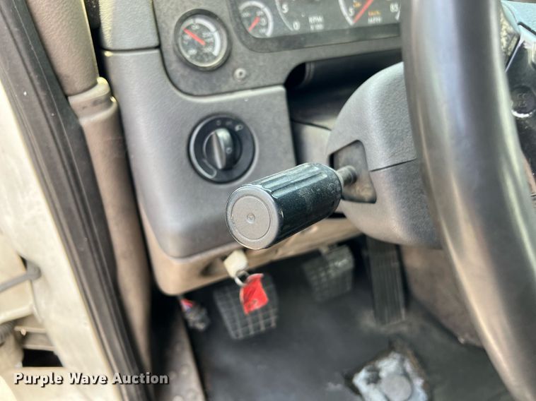 image for item MF9971 2012 Freightliner Cascadia  semi truck