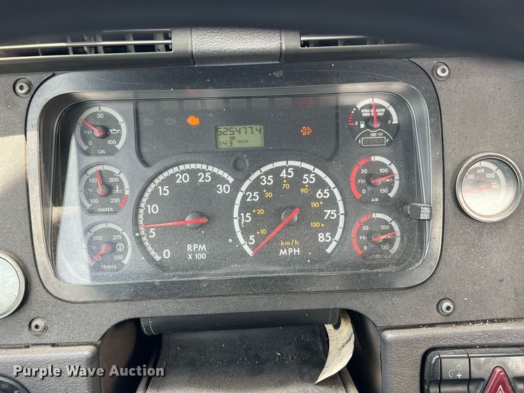 image for item MF9971 2012 Freightliner Cascadia  semi truck