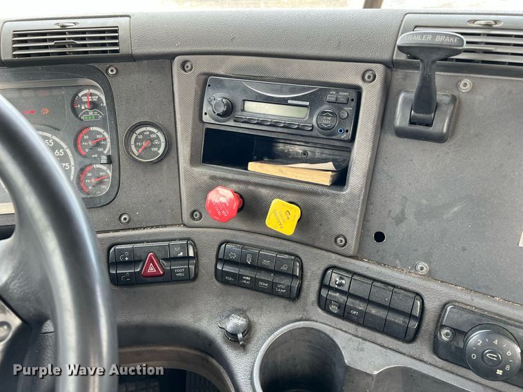 image for item MF9971 2012 Freightliner Cascadia  semi truck