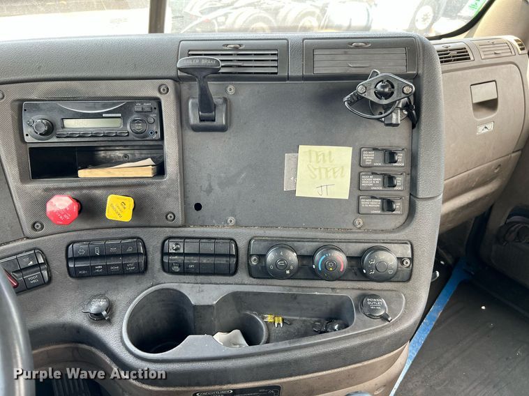 image for item MF9971 2012 Freightliner Cascadia  semi truck