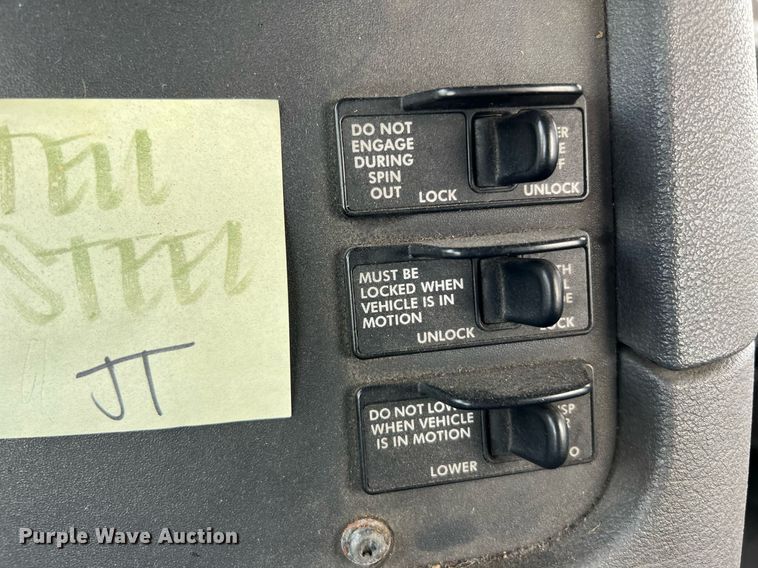 image for item MF9971 2012 Freightliner Cascadia  semi truck