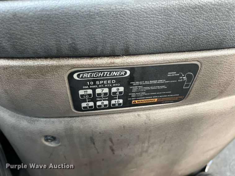 image for item MF9971 2012 Freightliner Cascadia  semi truck