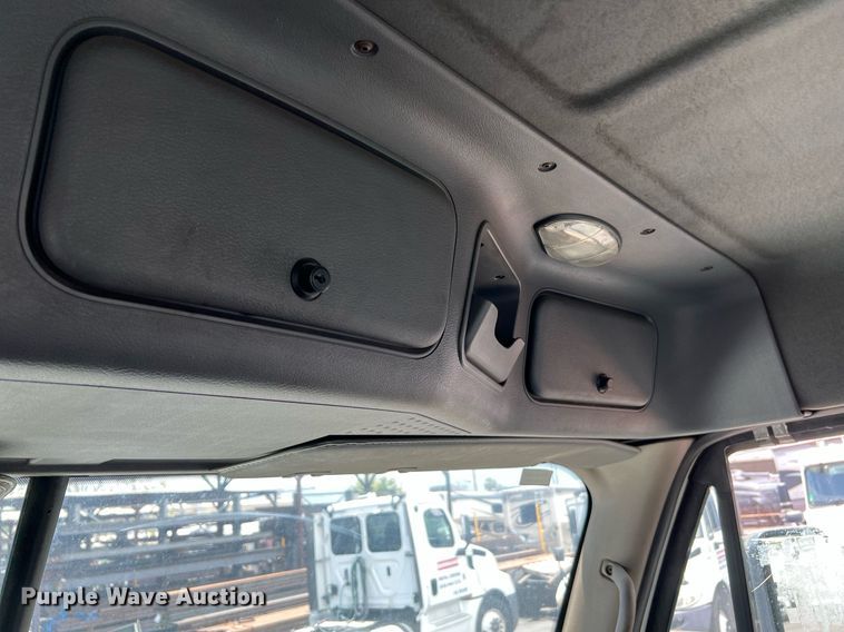 image for item MF9971 2012 Freightliner Cascadia  semi truck