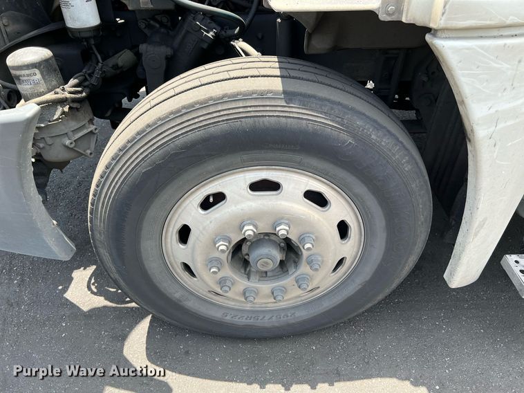 image for item MF9971 2012 Freightliner Cascadia  semi truck