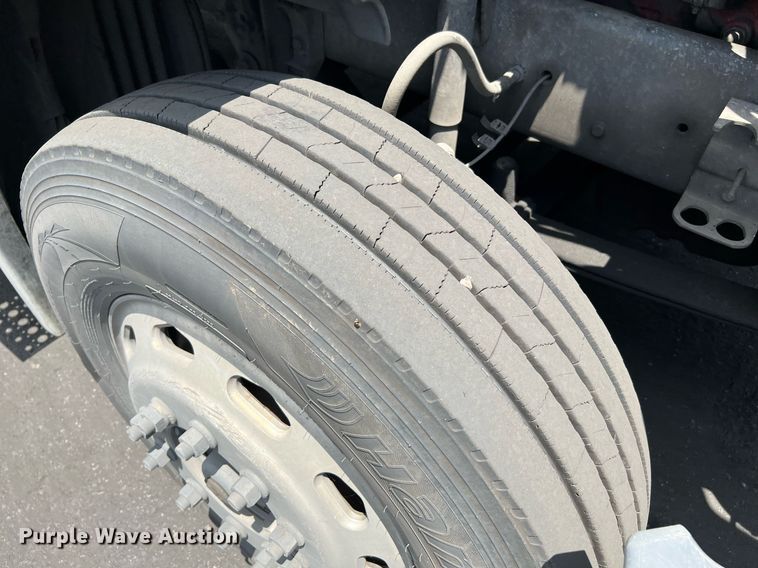 image for item MF9971 2012 Freightliner Cascadia  semi truck