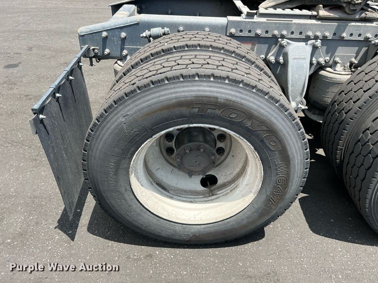 image for item MF9971 2012 Freightliner Cascadia  semi truck