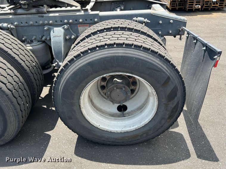 image for item MF9971 2012 Freightliner Cascadia  semi truck