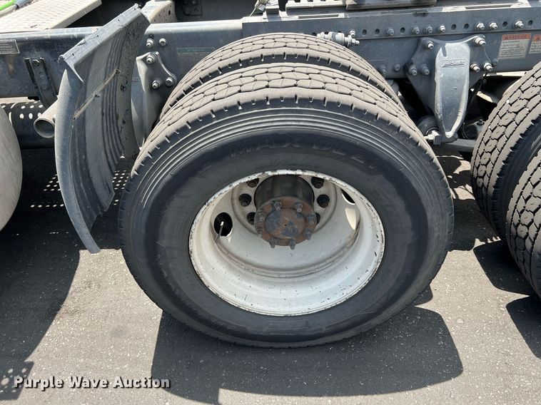 image for item MF9971 2012 Freightliner Cascadia  semi truck