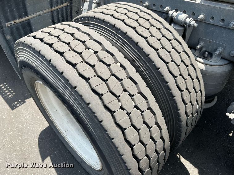 image for item MF9971 2012 Freightliner Cascadia  semi truck