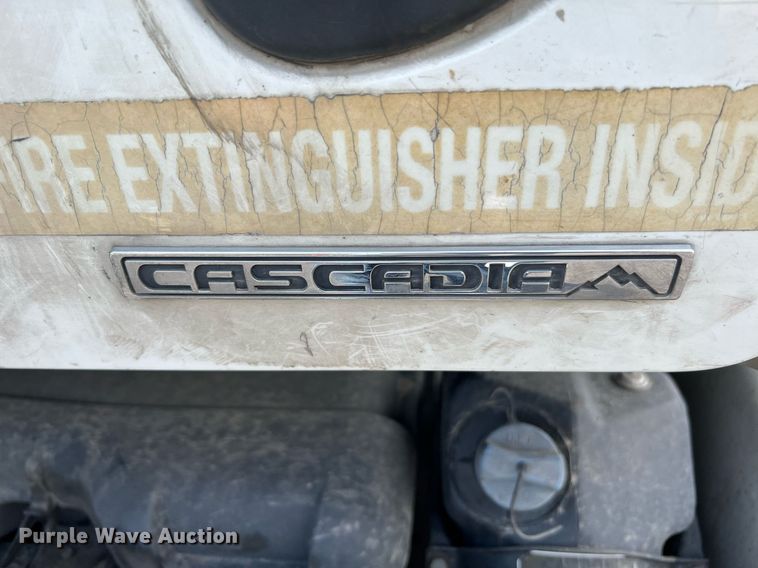 image for item MF9971 2012 Freightliner Cascadia  semi truck