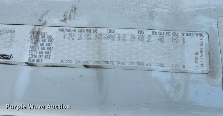 image for item MF9971 2012 Freightliner Cascadia  semi truck