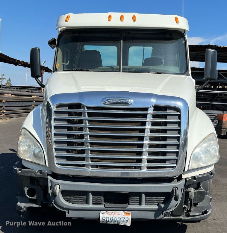 image for item MF9972 2012 Freightliner Cascadia 125  semi truck