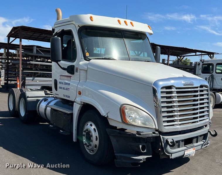 image for item MF9972 2012 Freightliner Cascadia 125  semi truck